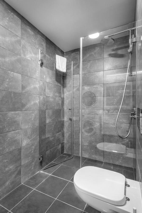 Stunning 1 Bdr With Balcony On Sheinkin St Διαμέρισμα Τελ Αβίβ Εξωτερικό φωτογραφία